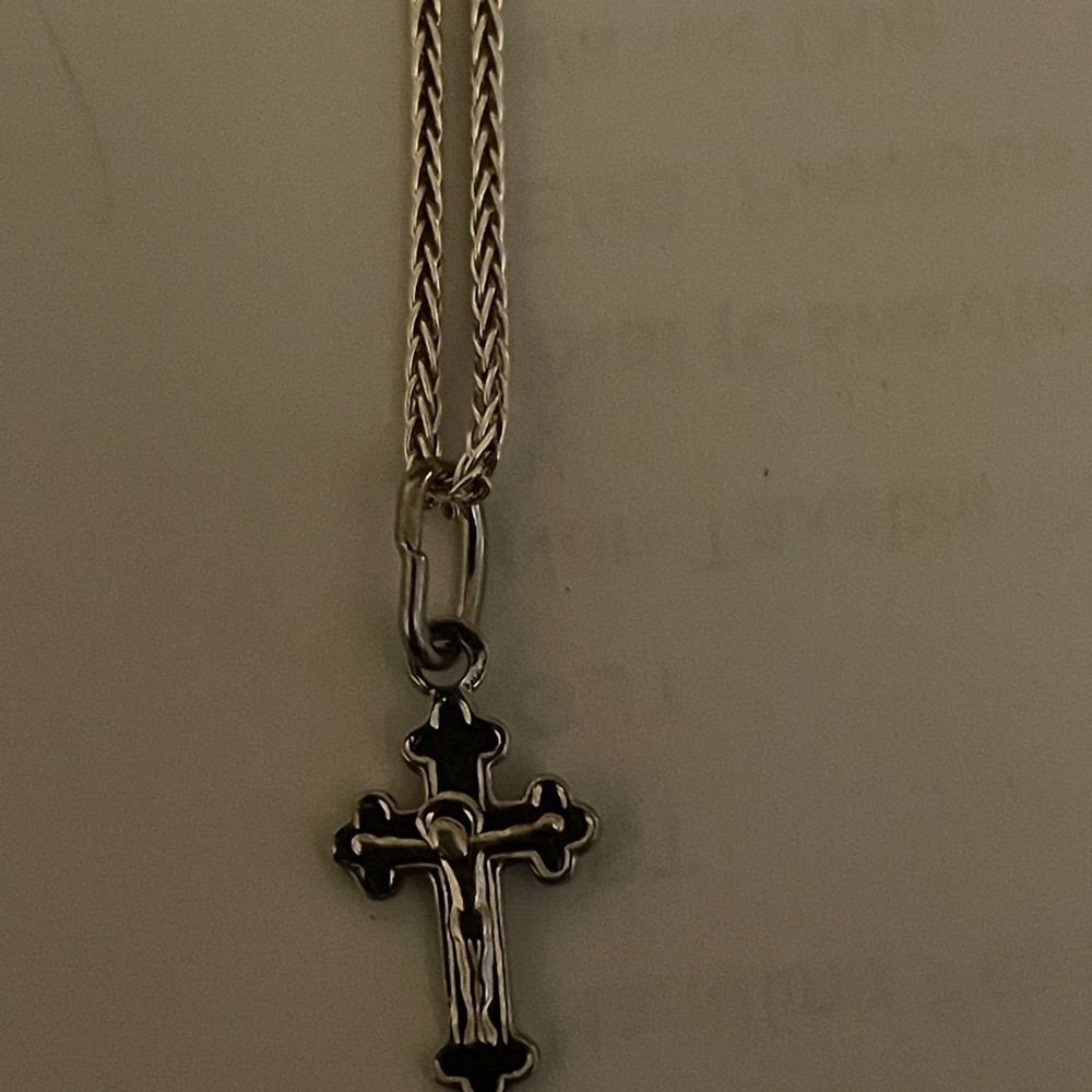 Beautiful Necklace with Cross - Picture 1 of 5